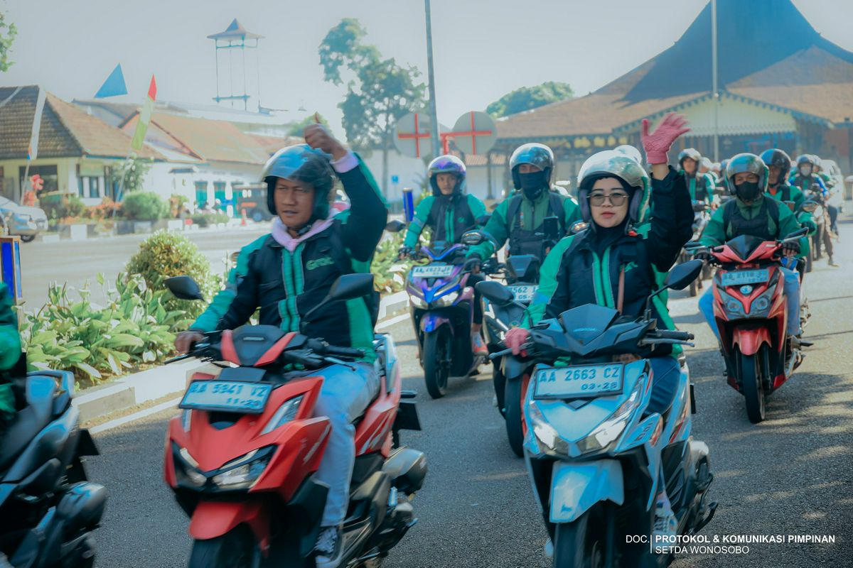 Pelepasan Driver Ojek Online pembawa paket sekolah untuk 1.185 anak dan 157 pasien TBC dari Baznas Wonosobo