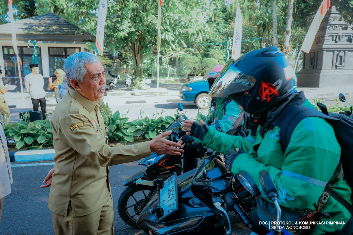 Pelepasan Driver Ojek Online pembawa paket sekolah untuk 1.185 anak dan 157 pasien TBC dari Baznas Wonosobo