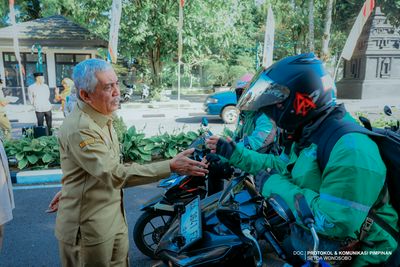 Pelepasan Driver Ojek Online pembawa paket sekolah untuk 1.185 anak dan 157 pasien TBC dari Baznas Wonosobo