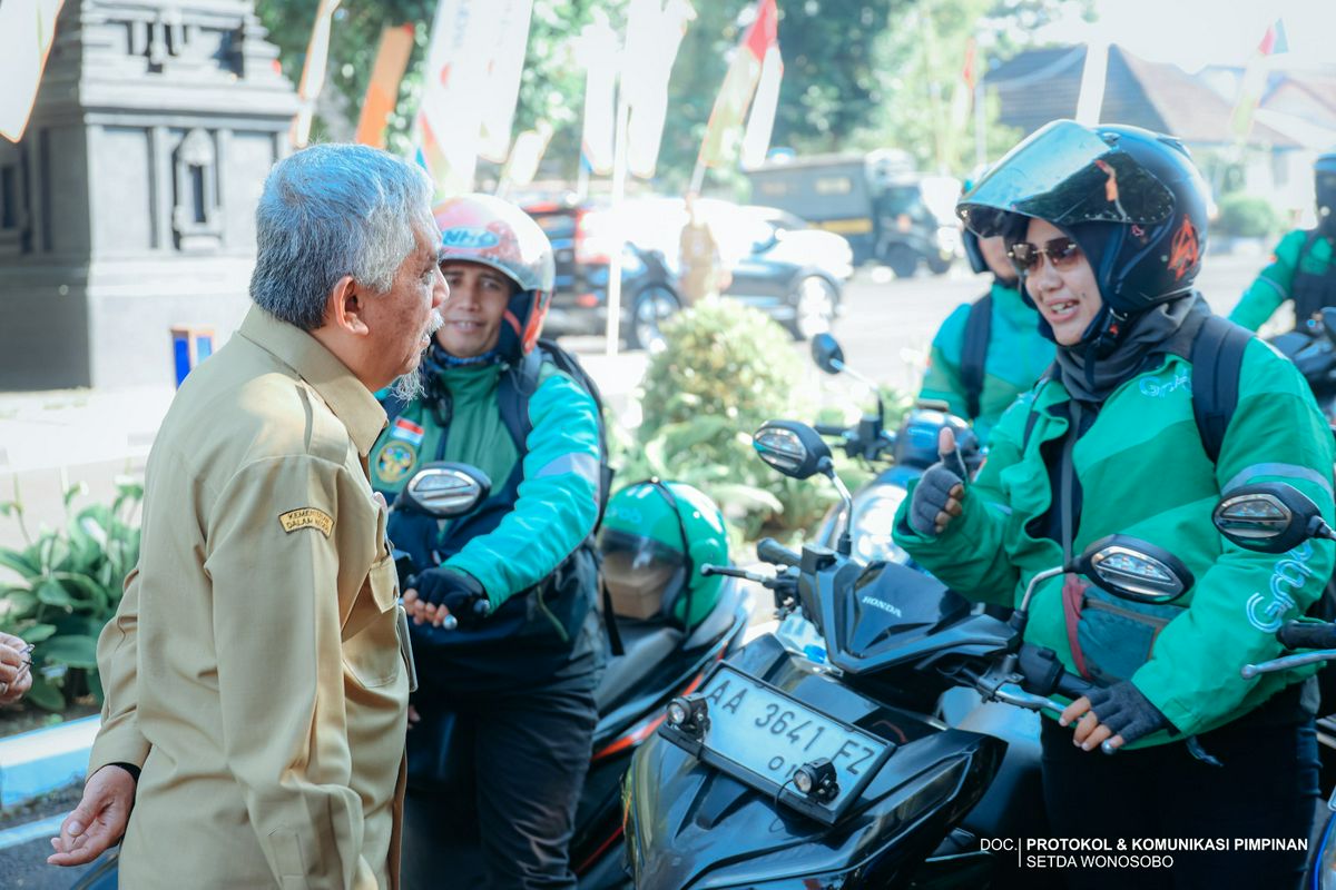 Pelepasan Driver Ojek Online pembawa paket sekolah untuk 1.185 anak dan 157 pasien TBC dari Baznas Wonosobo