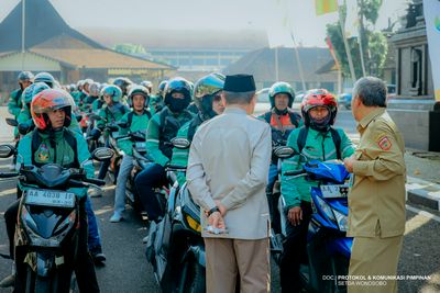 Pelepasan Driver Ojek Online pembawa paket sekolah untuk 1.185 anak dan 157 pasien TBC dari Baznas Wonosobo
