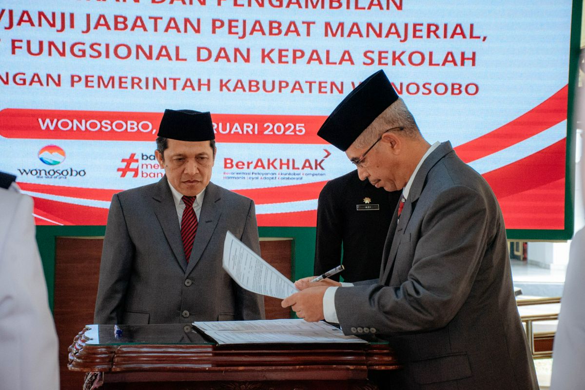 PELANTIKAN DAN PENGAMBILAN SUMPAH JANJI PEJABAT MANAJERIAL, FUNGSIONAL, DAN KEPALA SEKOLAH OLEH BUPATI WONOSOBO