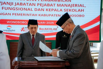 PELANTIKAN DAN PENGAMBILAN SUMPAH JANJI PEJABAT MANAJERIAL, FUNGSIONAL, DAN KEPALA SEKOLAH OLEH BUPATI WONOSOBO