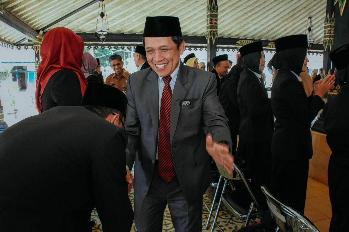 PELANTIKAN DAN PENGAMBILAN SUMPAH JANJI PEJABAT MANAJERIAL, FUNGSIONAL, DAN KEPALA SEKOLAH OLEH BUPATI WONOSOBO