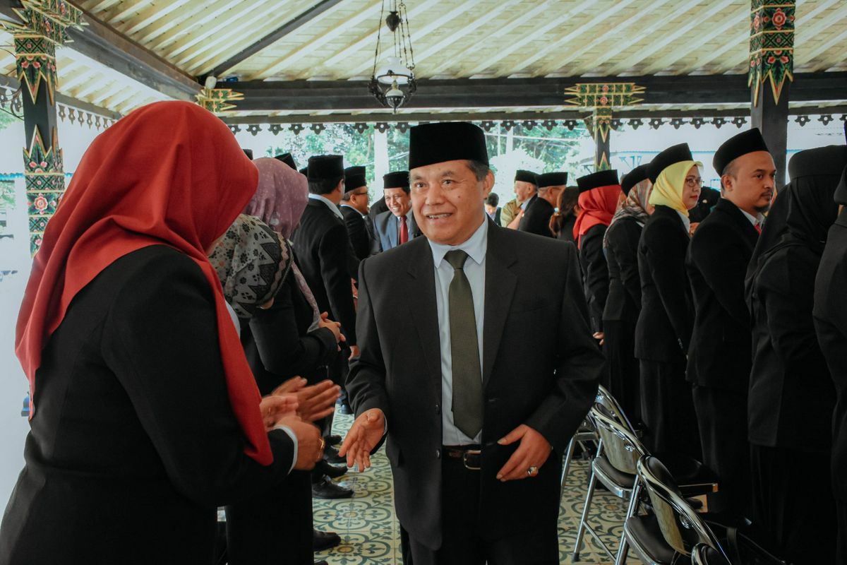 PELANTIKAN DAN PENGAMBILAN SUMPAH JANJI PEJABAT MANAJERIAL, FUNGSIONAL, DAN KEPALA SEKOLAH OLEH BUPATI WONOSOBO