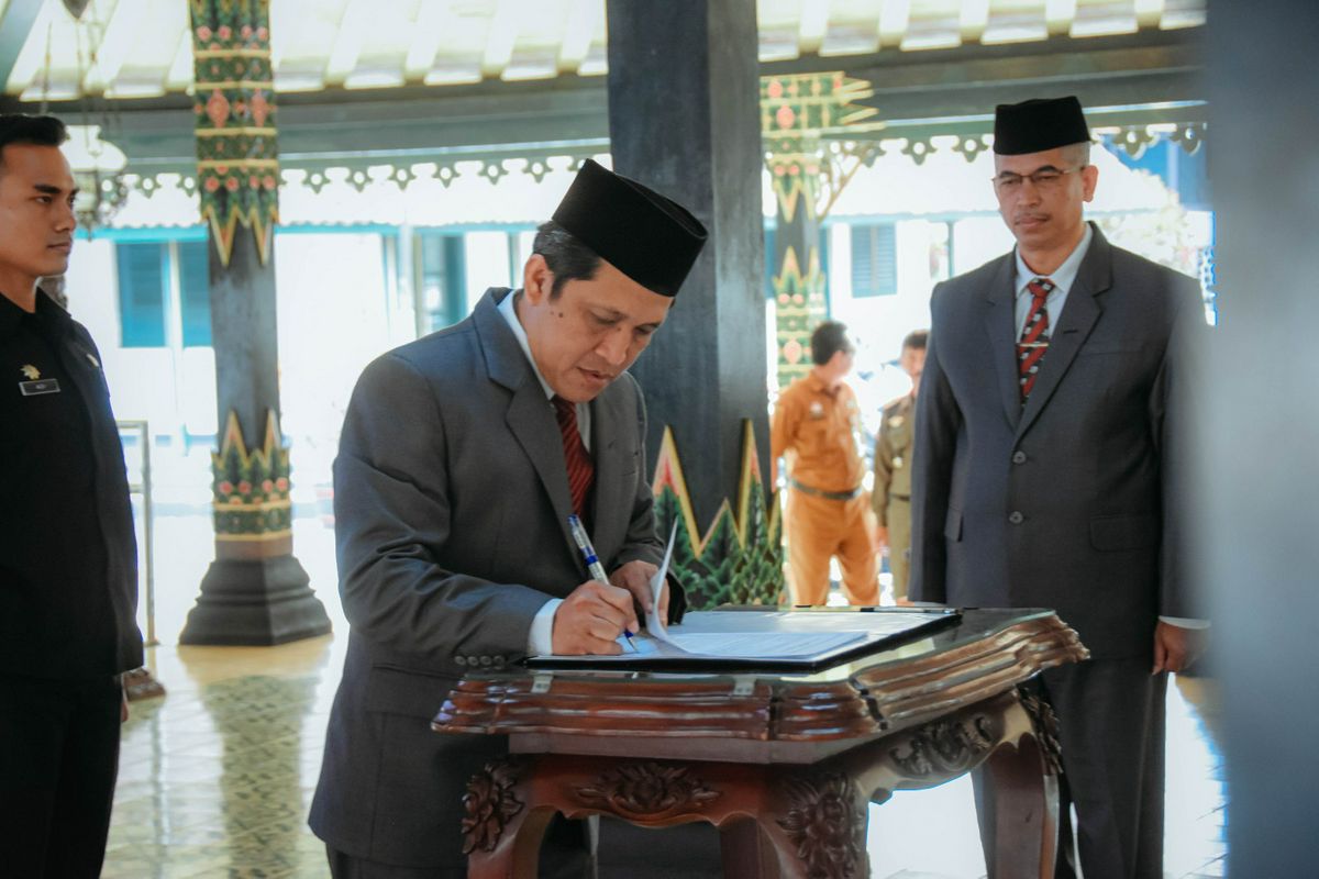 PELANTIKAN DAN PENGAMBILAN SUMPAH JANJI PEJABAT MANAJERIAL, FUNGSIONAL, DAN KEPALA SEKOLAH OLEH BUPATI WONOSOBO