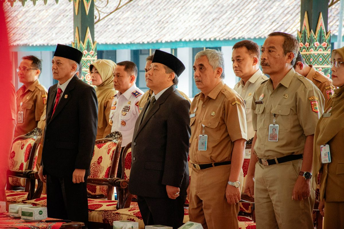 PELANTIKAN DAN PENGAMBILAN SUMPAH JANJI PEJABAT MANAJERIAL, FUNGSIONAL, DAN KEPALA SEKOLAH OLEH BUPATI WONOSOBO