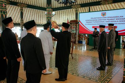 PELANTIKAN DAN PENGAMBILAN SUMPAH JANJI PEJABAT MANAJERIAL, FUNGSIONAL, DAN KEPALA SEKOLAH OLEH BUPATI WONOSOBO