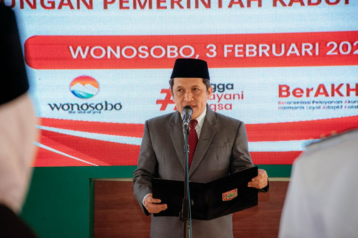 PELANTIKAN DAN PENGAMBILAN SUMPAH JANJI PEJABAT MANAJERIAL, FUNGSIONAL, DAN KEPALA SEKOLAH OLEH BUPATI WONOSOBO