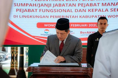 PELANTIKAN DAN PENGAMBILAN SUMPAH JANJI PEJABAT MANAJERIAL, FUNGSIONAL, DAN KEPALA SEKOLAH OLEH BUPATI WONOSOBO