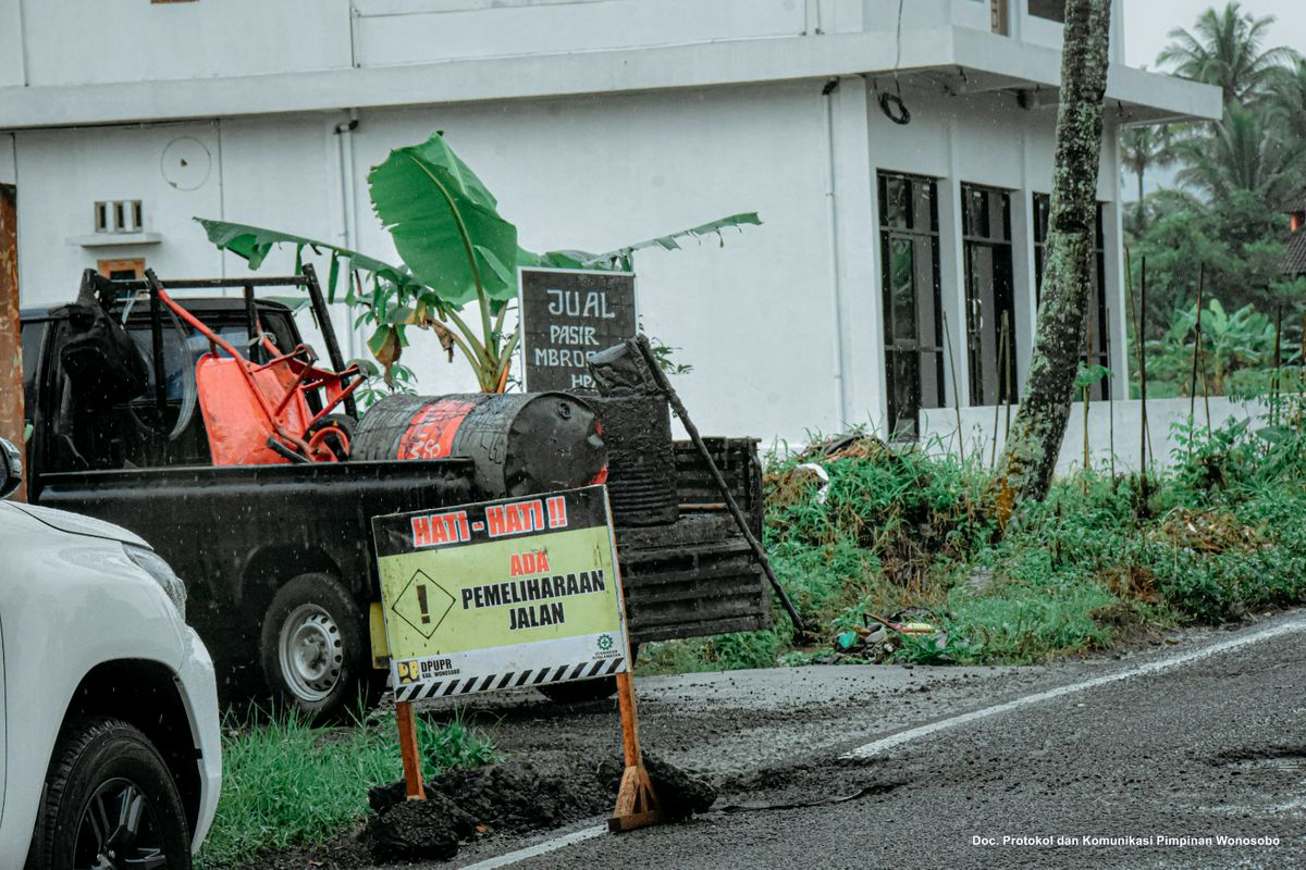 Wakil Bupati dan Sekda Wonosobo Tinjau Kesiapan Jalan Menjelang Hari Raya Idulfitri 1446 H