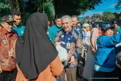 Sedekah 1000 Paket Sayur KTNA Garung