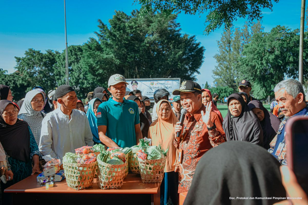 Sedekah 1000 Paket Sayur KTNA Garung