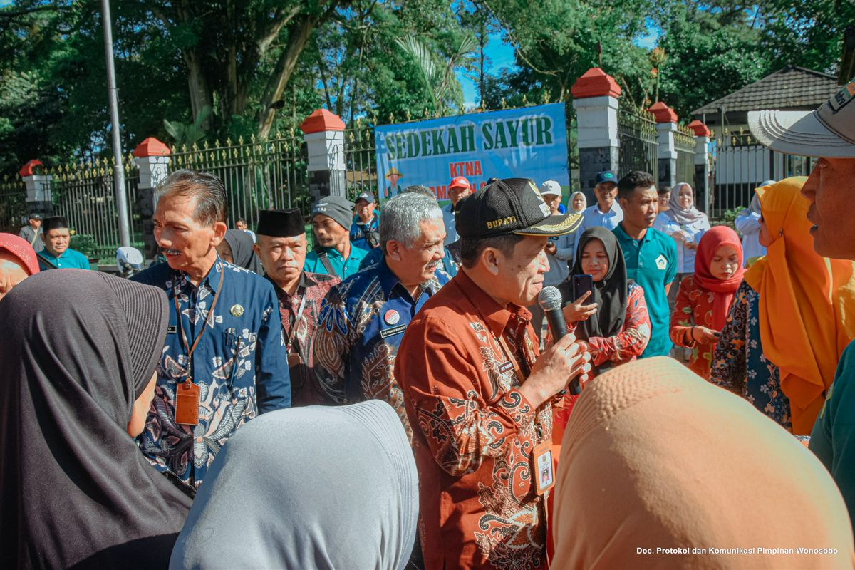 Sedekah 1000 Paket Sayur KTNA Garung