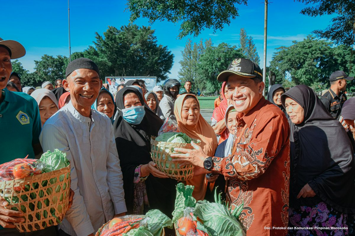 Sedekah 1000 Paket Sayur KTNA Garung