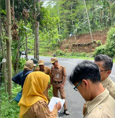 Monitoring Penegasan batas wilayah antara Kelurahan Sapuran dengan dengan desa Pecekelan