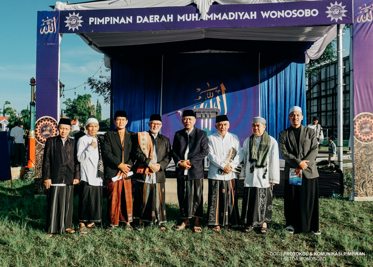 Sholat Ied dan Penyerahan Hewan Kurban Pemda Wonosobo oleh Sekretaris Daerah