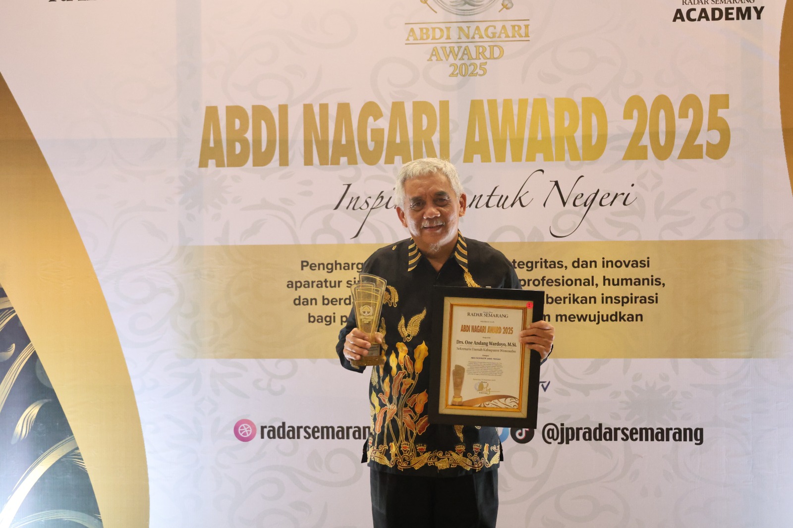 69435c062ec21_WhatsApp Image 2025-12-13 at 01.00.01 (1).jpeg